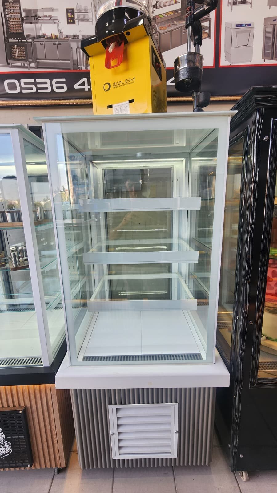 Dikey Camlı Pasta Teşhir Dolabı